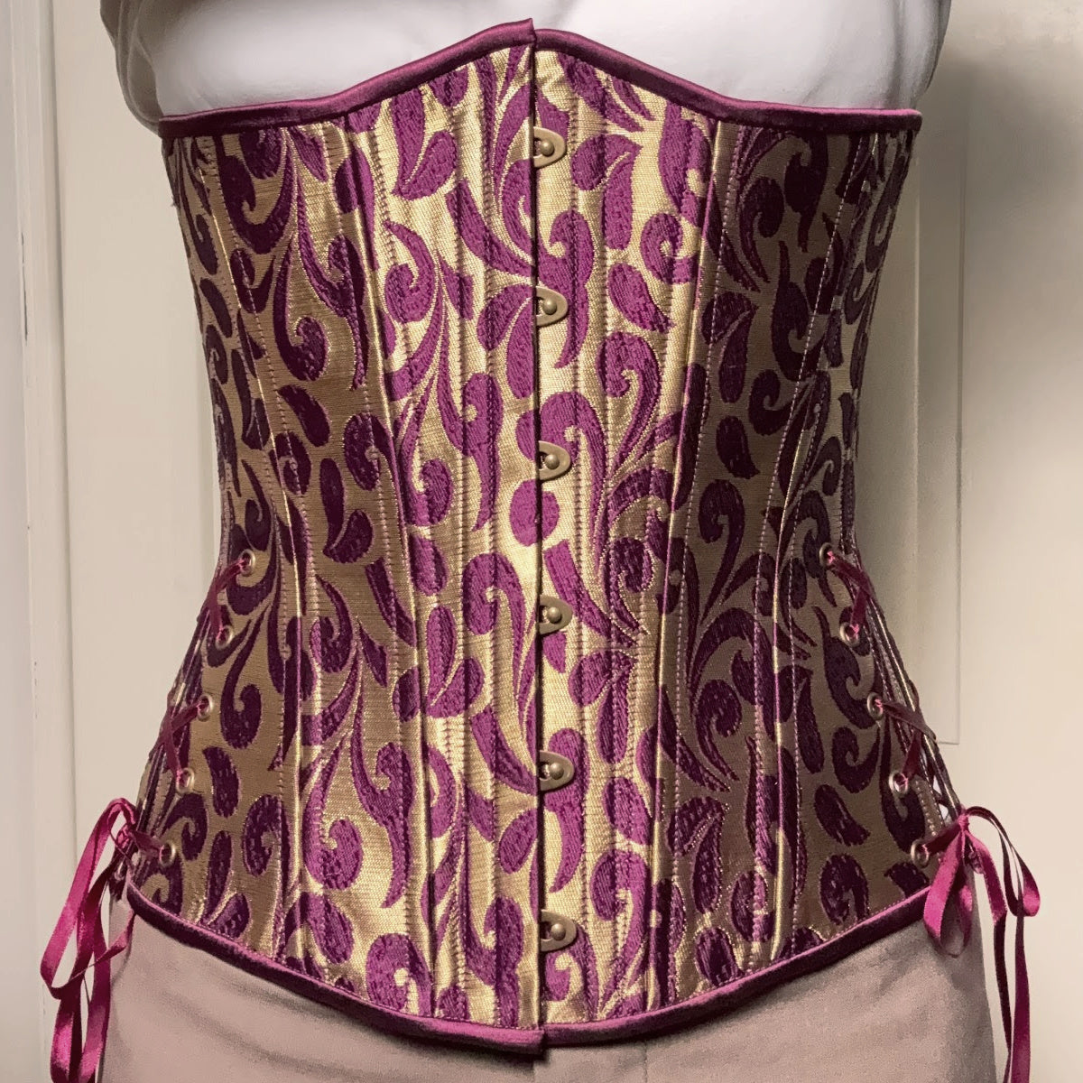 Swirling Eminence Corset, Slim Silhouette, Long